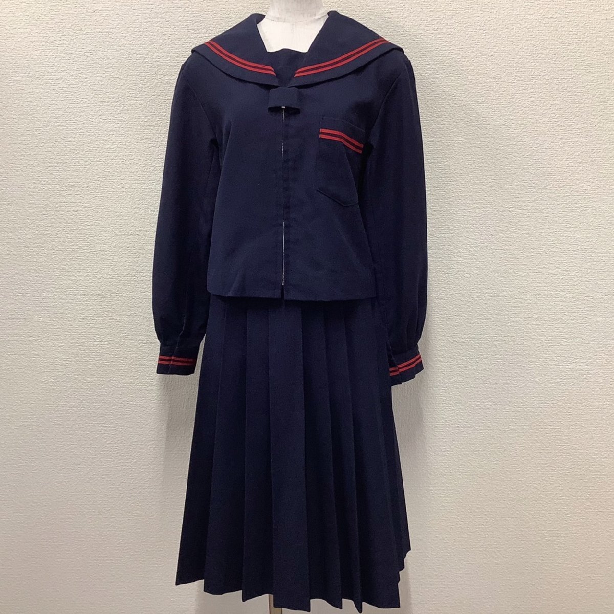 [I1822/Y] 福島県 大玉中学校 2点 /指定品/冬セーラー:11/冬スカート:W61~63程度/赤2本/Towa Uniform/紺/冬服/学生服/女子/年代物/レトロ_画像1