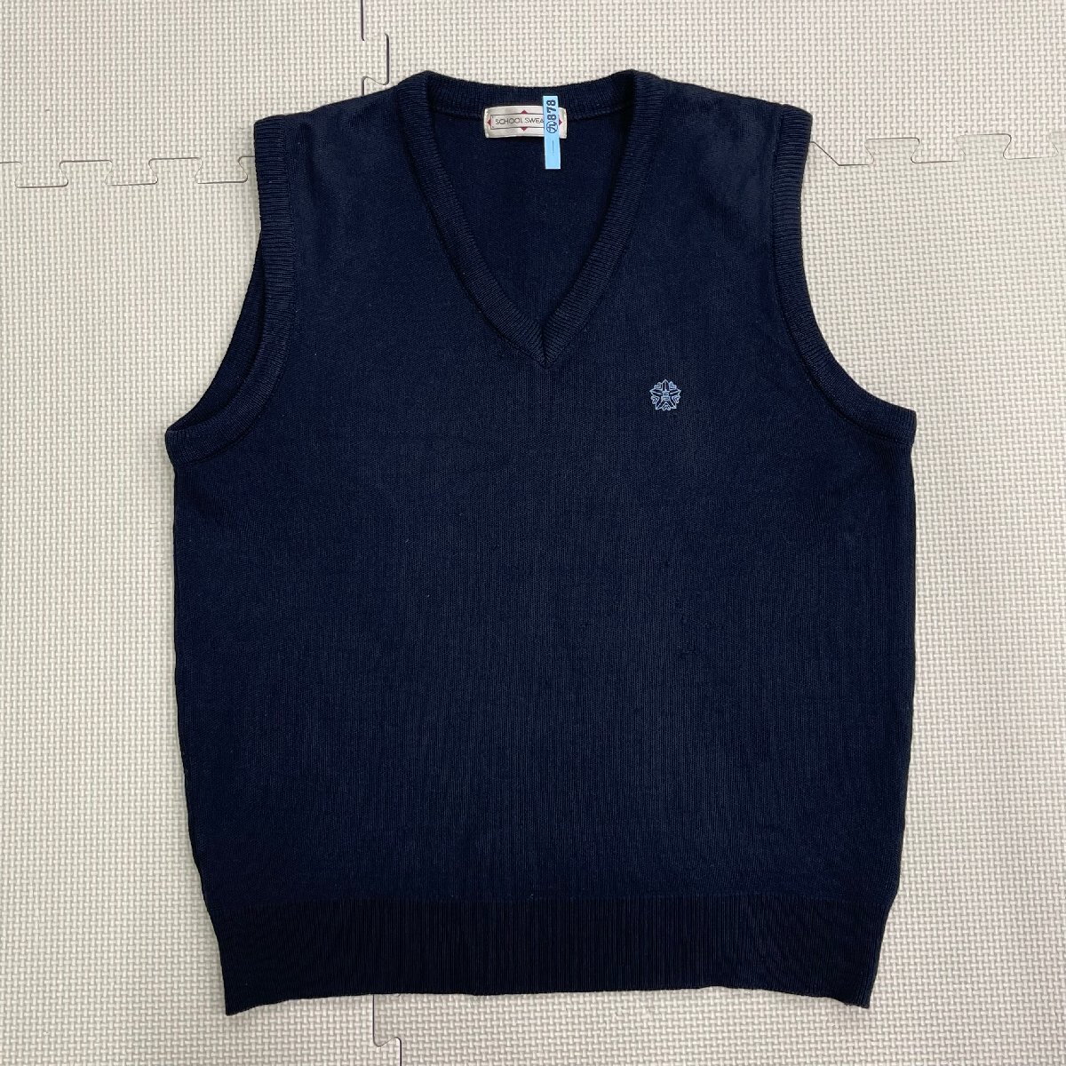 [U2169/Y] 山形県 上山明新館高校 2点 /指定品/ニットベスト:M/夏スカート:W69,丈54/KANKO/紺/チェック柄/女子制服/中学/校章刺繍/ロゴ刺繍_画像2