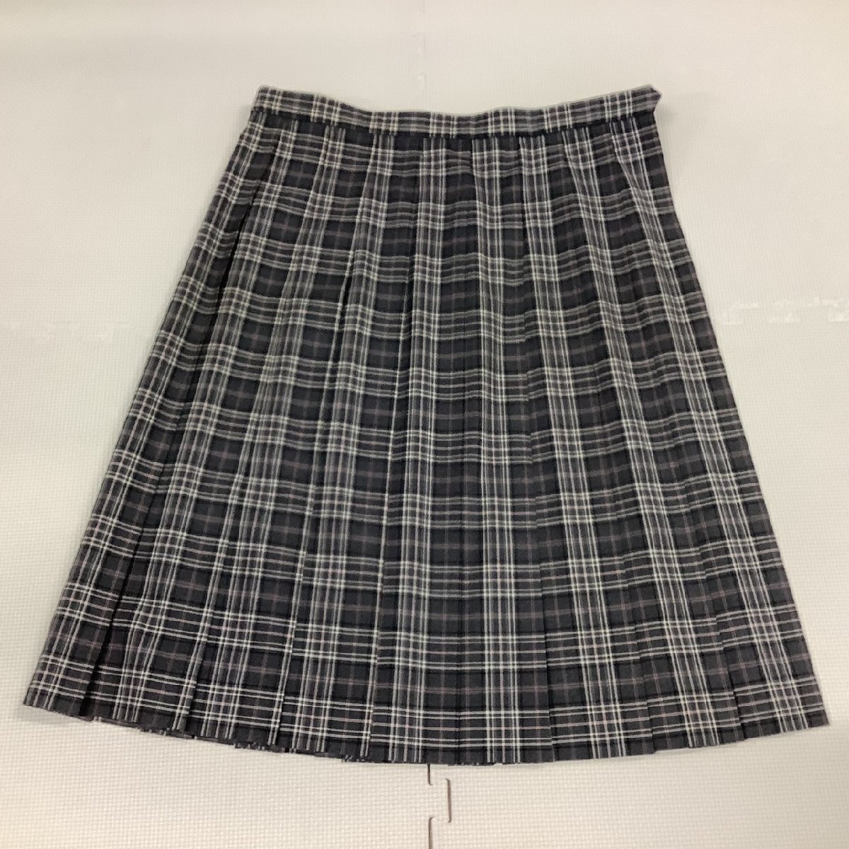 [I1830/]兵庫県 明石城西高校 2点 /大きい/指定品/半袖ブラウス:EL/夏スカート:W78丈65/白/グレー/チェック柄/ロゴ刺繍/夏服/中学/学生服_画像6