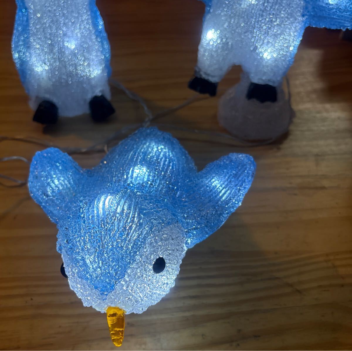 クリスマス　 ペンギンLED 3体　コンセントタイプ　鼻折れあります。_画像3