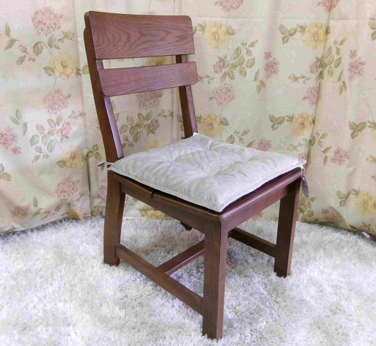 シートクッション 2枚組 B品特価 暖かい ダイニングチェアの座布団 座布団 チェアマット クッション BE 沖縄、諸島部は不可 _画像2