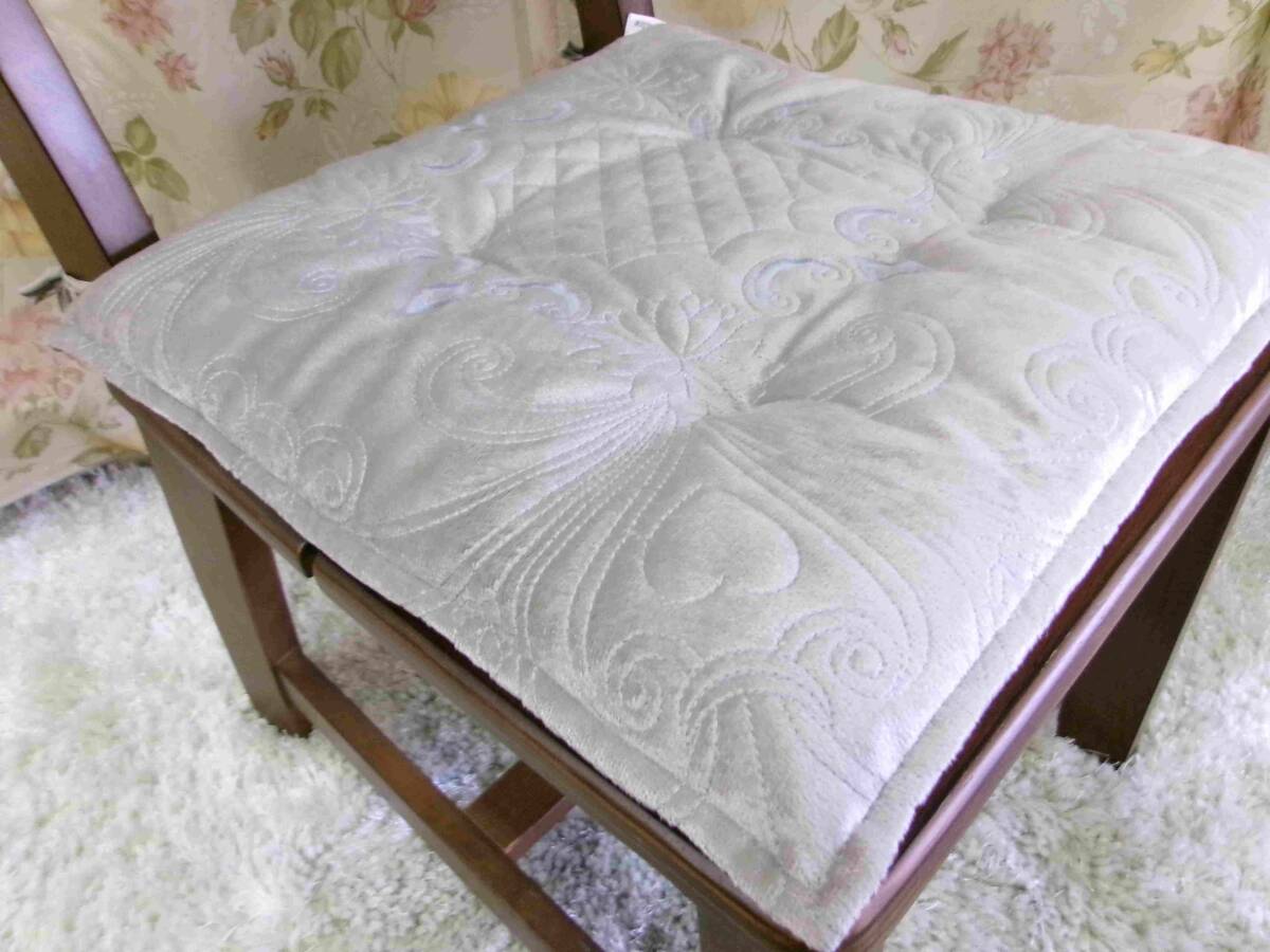 シートクッション 2枚組 B品特価 暖かい ダイニングチェアの座布団 座布団 チェアマット クッション BE 沖縄、諸島部は不可 _画像3