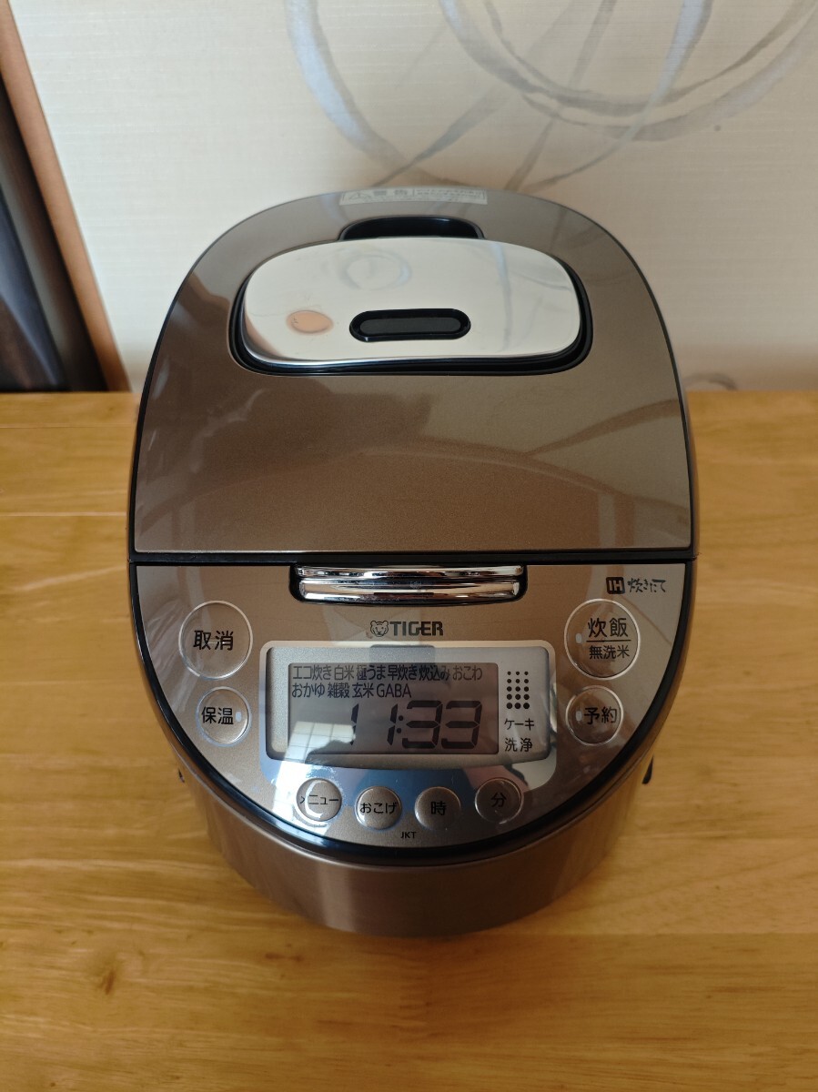 タイガーIH炊飯ジャー　JKT-P100_画像1