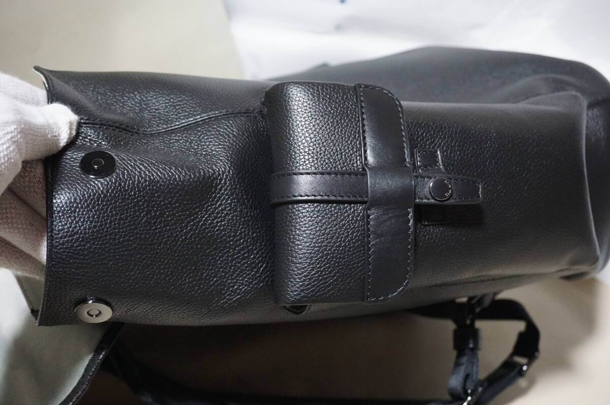 未使用”COLE HAAN 高級牛革大型リュック”PC.タブレット入ります。_画像8