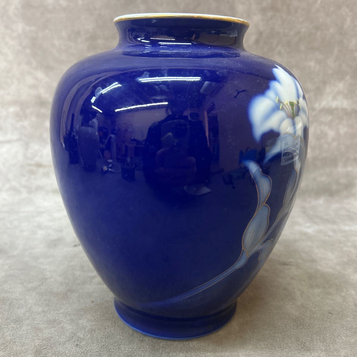 深川製磁 花瓶 ユリ 百合 有田焼 陶磁器 花器 花入 飾 インテリア 金彩 高さ約20cm _画像2