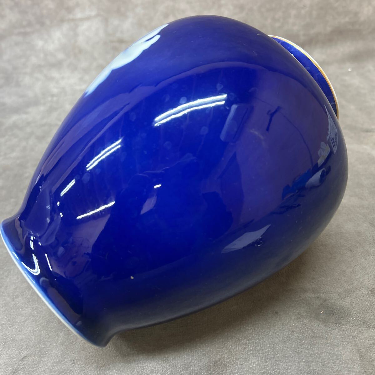 深川製磁 花瓶 ユリ 百合 有田焼 陶磁器 花器 花入 飾 インテリア 金彩 高さ約20cm _画像7