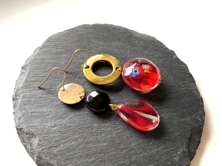 【●MARUCO●】PP25-63オニキス＆RED asymmetry*天然石ピアス Surgical Stainless 送料無料 [イヤリング/樹脂ピアス交換可]_画像2