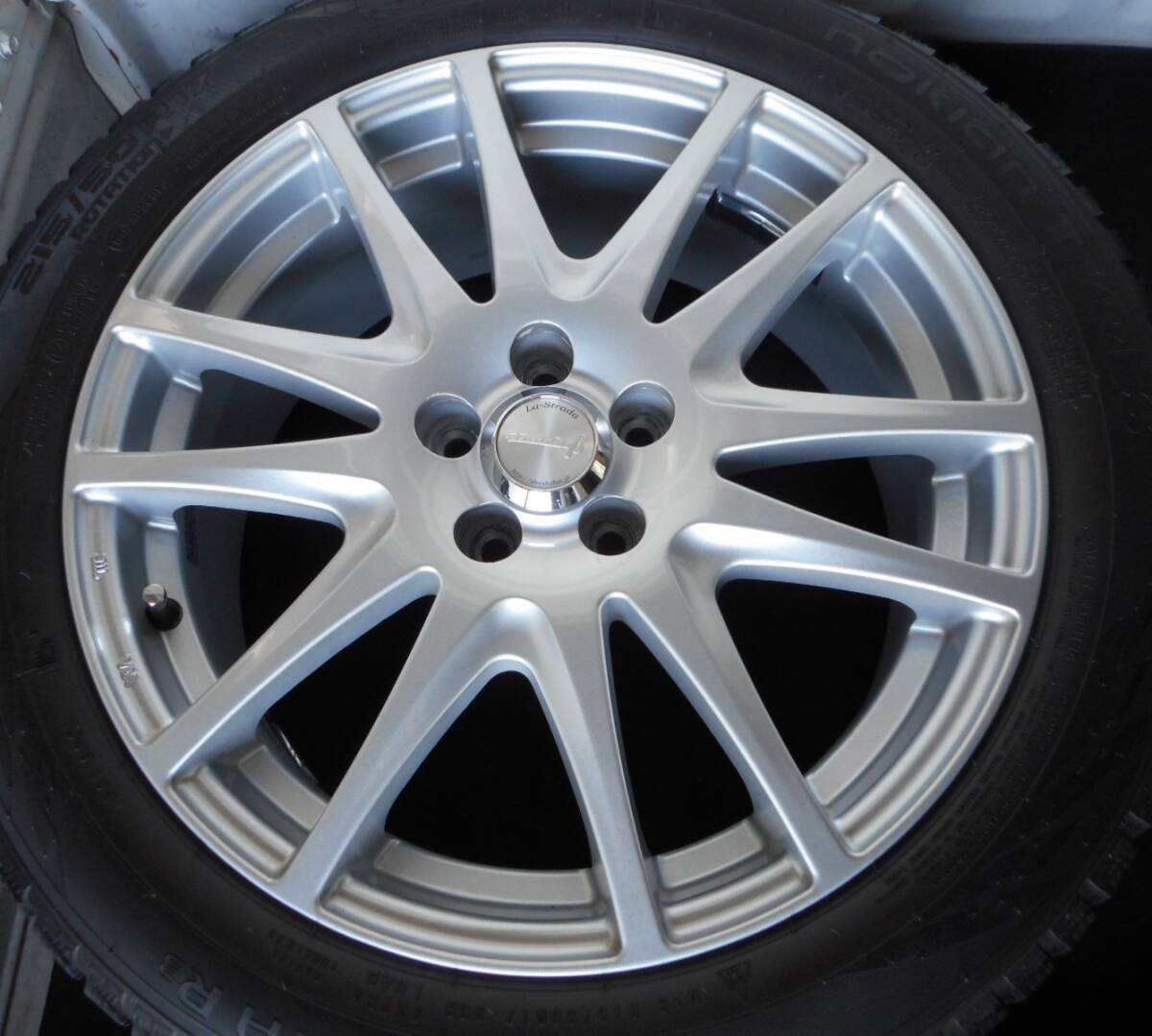 ☆バリ山スタッドレス付き nokian(ノキアン)215/50R17 17-7J/PCD100-5H_画像3