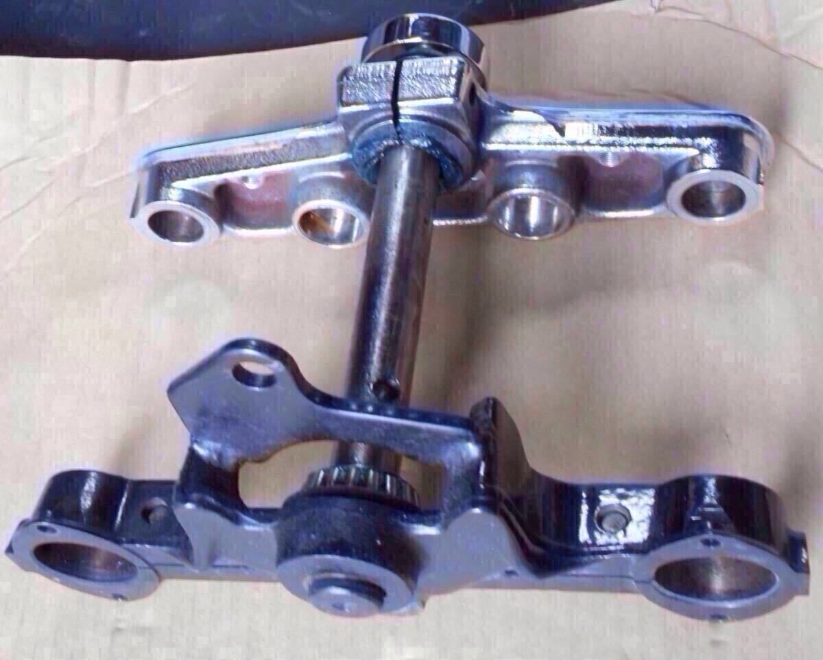 ☆ハーレー ファットボーイ FLSTF 純正品 フロントステム トリプルツリー_画像4