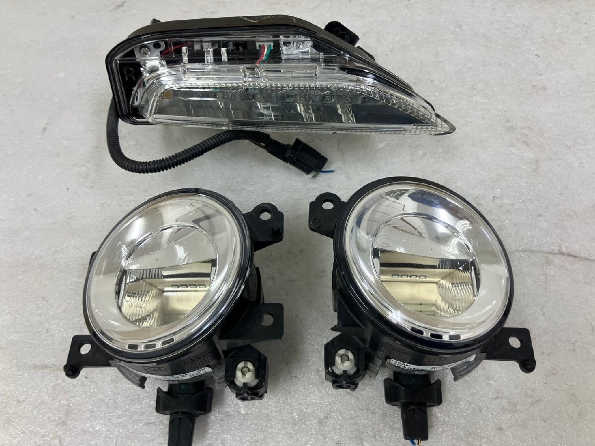 訳あり 日産 ニッサン フーガ HY51 左右フォグランプ・右LEDウィンカー3点セット! フォグライト スタンレー STANLEY W1176 801961_画像1