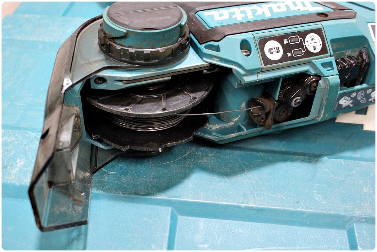 【中古】makita マキタ 18V 充電式鉄筋結束機 TR180DRGX バッテリー2個 充電器 ケース_画像6