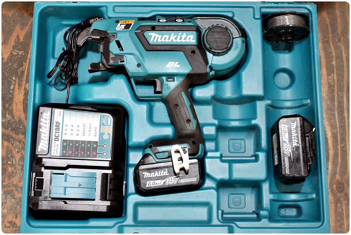 【中古】makita マキタ 18V 充電式鉄筋結束機 TR180DRGX バッテリー2個 充電器 ケース_画像1