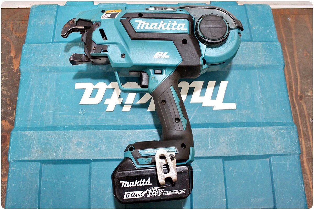 【中古】makita マキタ 18V 充電式鉄筋結束機 TR180DRGX バッテリー2個 充電器 ケース_画像2