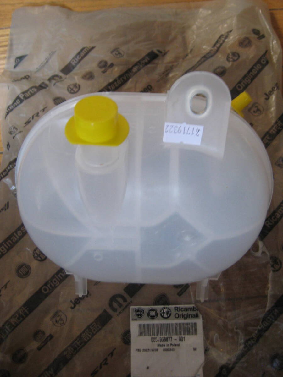 新品! 純正 アバルト 500 595 695 ラジエター サブタンク リザーバータンク キャップABARTH 500 595 695 品番 46799364 51819178 51956877 _画像4