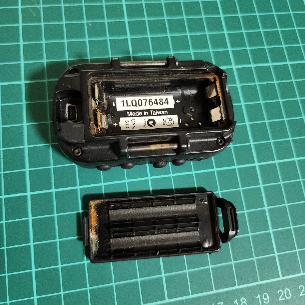 ジャンク 不動 再起不能 中古 GARMIN foretrex 301 ガーミン ミリタリー コスプレ 401 の下位モデル_画像3