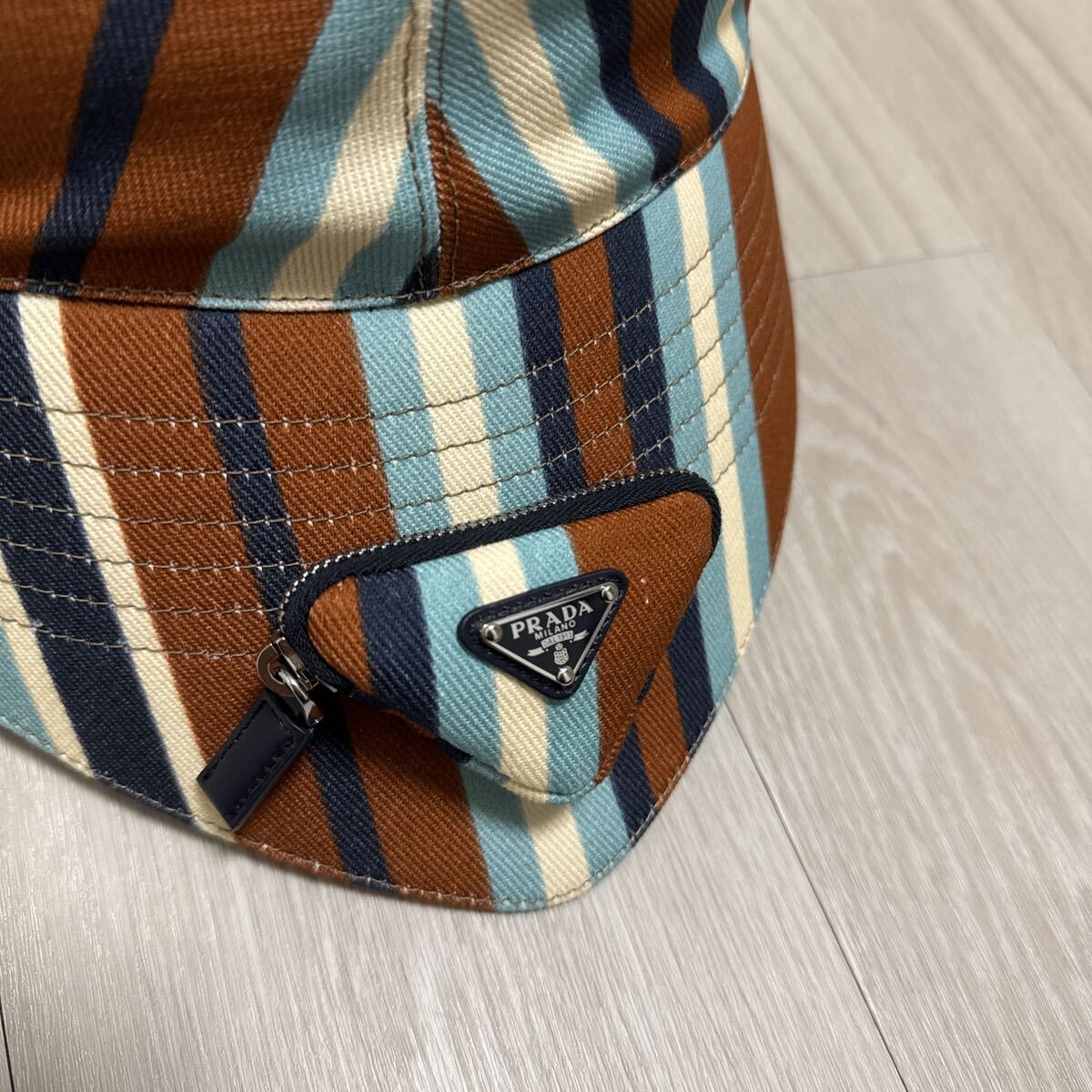 PRADA Prada панама шляпа XL треугольник Logo 22SS Re-Nylon Bucket Hat 2HC282 многоцветный новый товар не использовался стандартный товар нейлон 