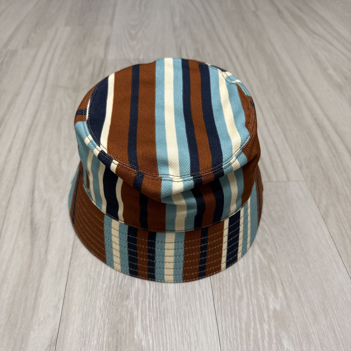 PRADA Prada панама шляпа XL треугольник Logo 22SS Re-Nylon Bucket Hat 2HC282 многоцветный новый товар не использовался стандартный товар нейлон 
