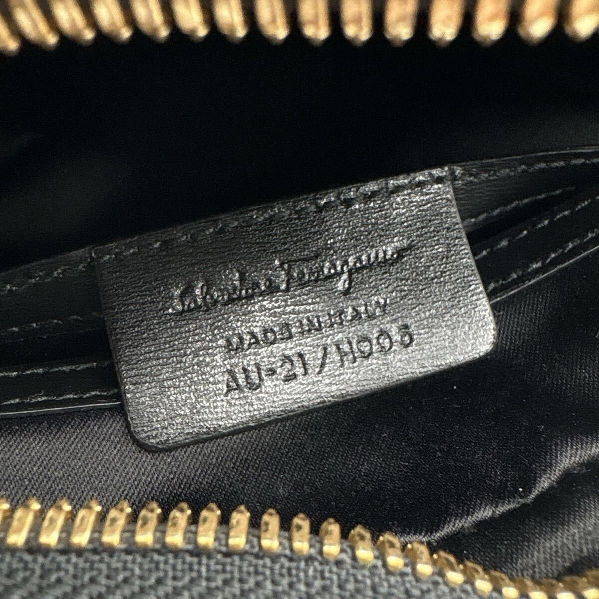 【1円~】極美品 フェラガモ ガンチーニ カメラバッグ ショルダーバッグ 黒 AU-21H008 ゴールド金具 斜め掛け_画像8