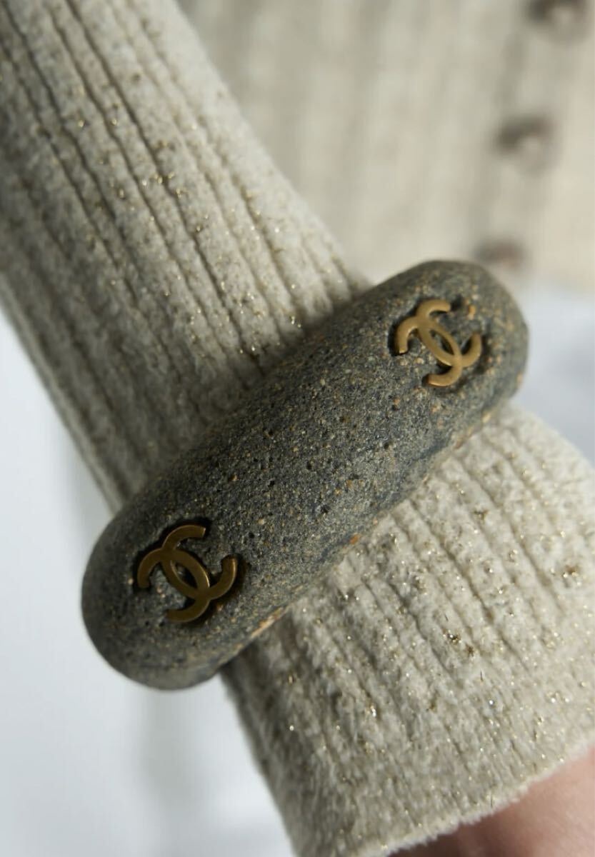 超希少/ CHANEL シャネル ココマーク ヴィンテージ バングル ブレスレット 1994年 カール・ラガーフェルド 石 コンクリート 中古 当時物_画像8