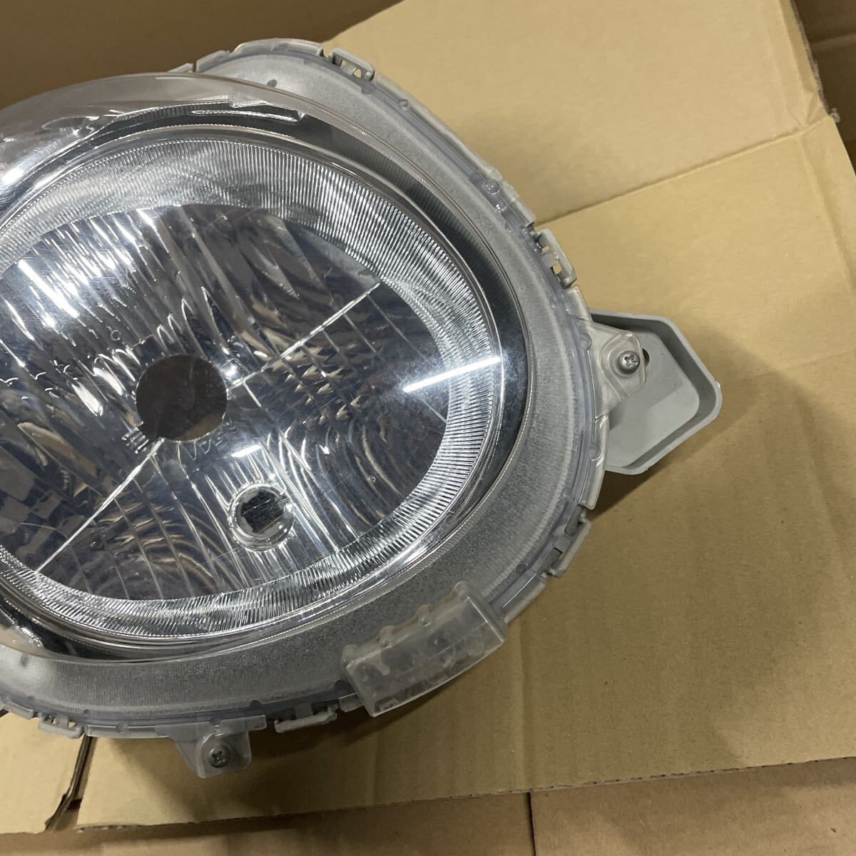 スズキ アルト HA35S 右 ヘッドライト 純正 ヘッドランプ 35120-64L02_画像2