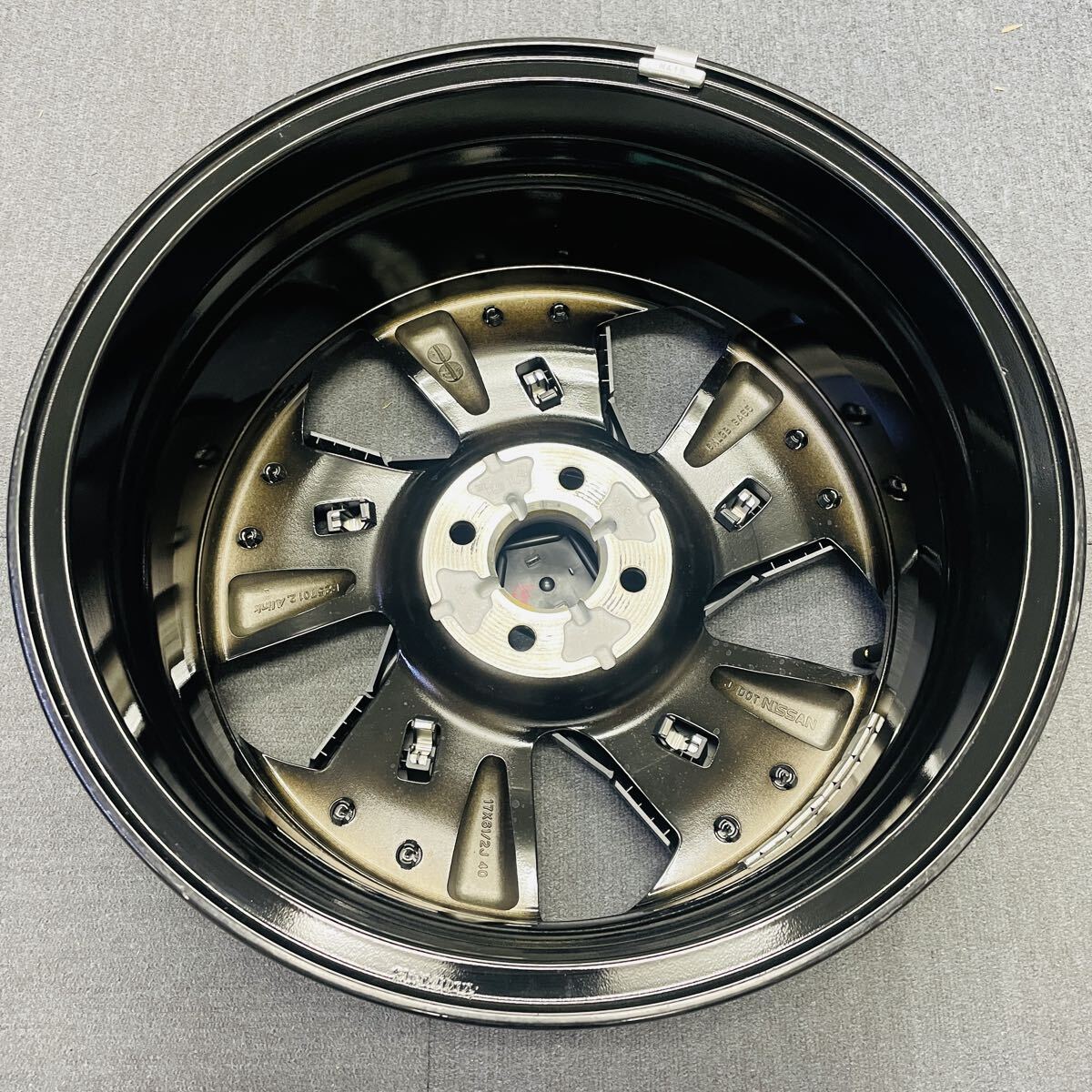 K24★納車外し 日産ノート オーラ純正アルミホイール1本(1枚)★NISSAN NOTE AURA★E13★17インチ6.5J +40 PCD100_画像3