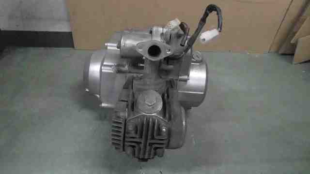 カブ50カスタム　AA01-1395xxx　の　エンジン *1762393814　中古_画像3