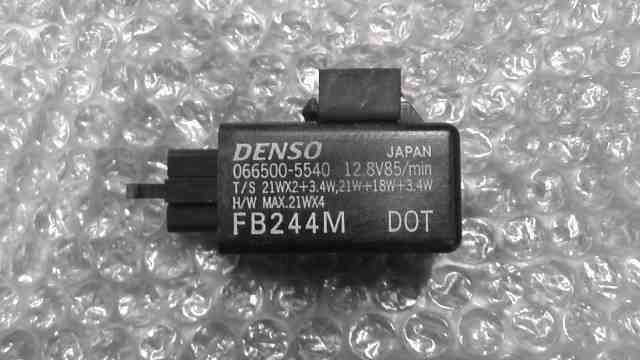 マグザム　SG17J-015　の　ウインカーリレー *1763689862　中古_画像2