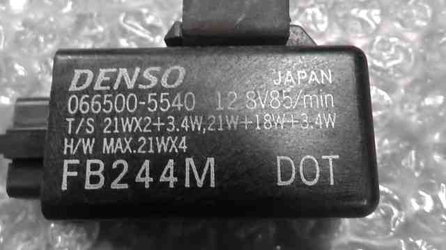 マグザム　SG17J-015　の　ウインカーリレー *1763689862　中古_画像3