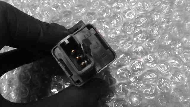 マグザム　SG17J-015　の　ウインカーリレー *1763689862　中古_画像4