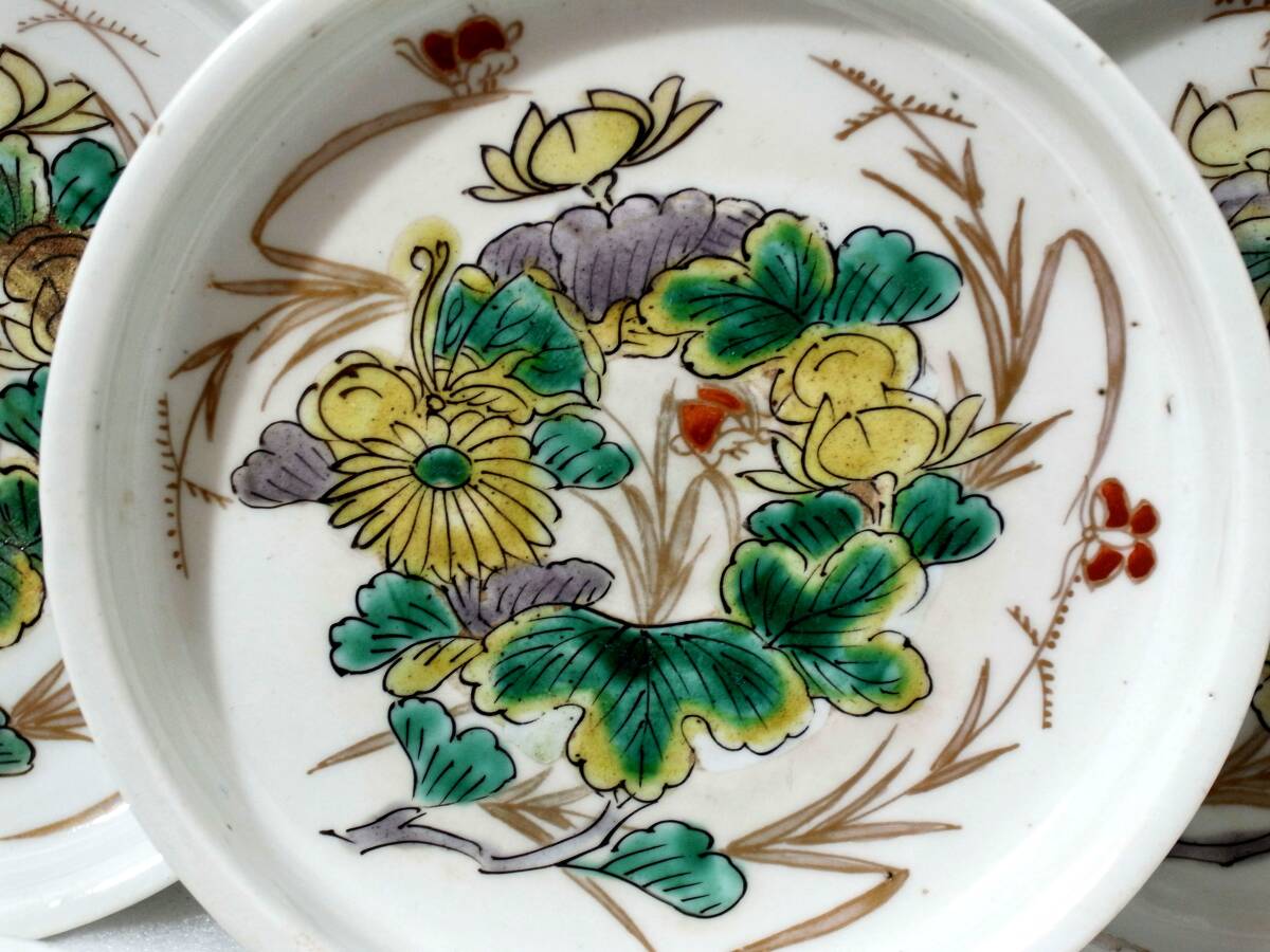3-1★江戸期は十分有る 古伊万里 色絵金彩 菊蝶絵 吊焼 13センチ皿 5客_画像3