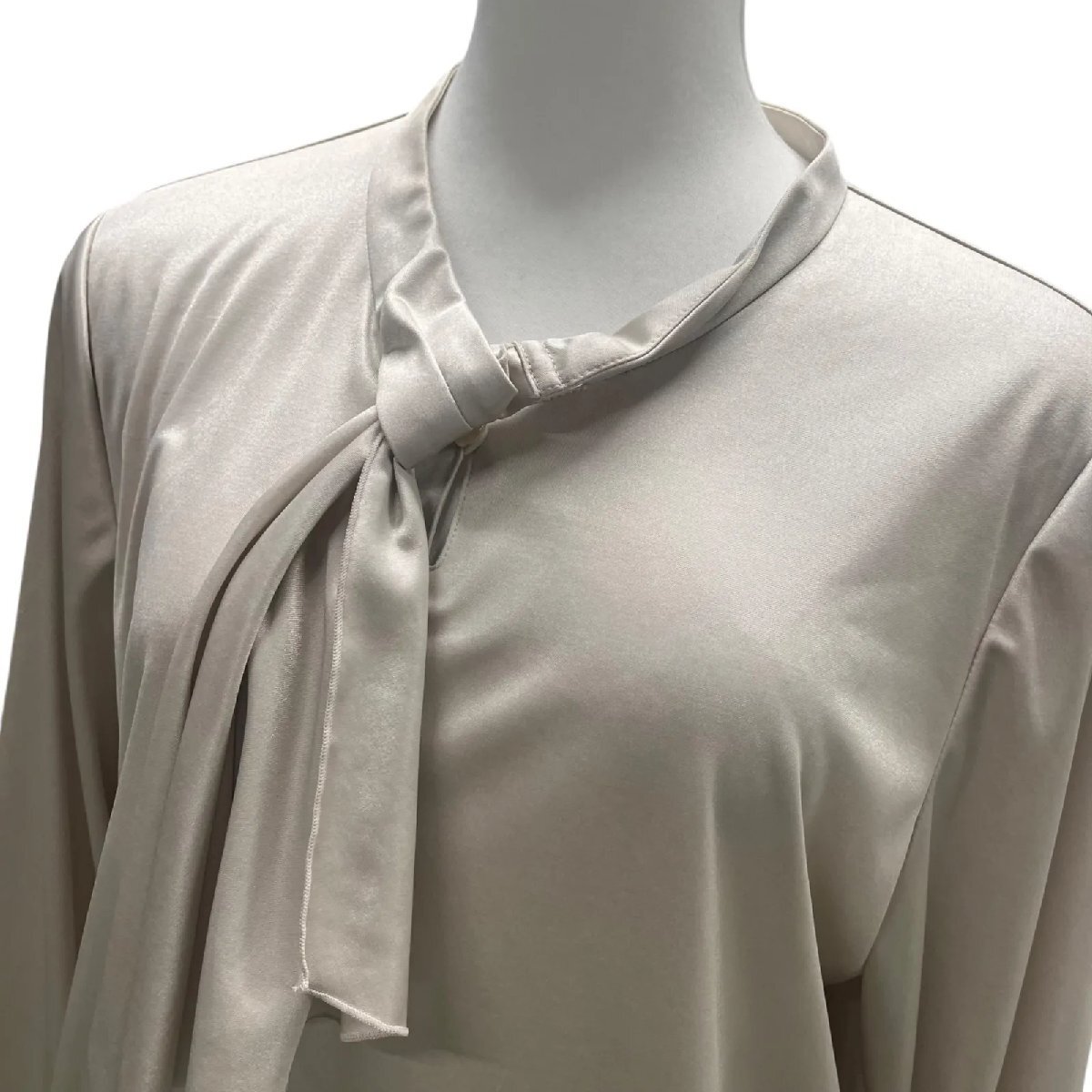 美品　レリアン　LEILIAN 上品光沢　ボウタイ　カットソー　トップス　11号　レディース　OS5S228_画像4