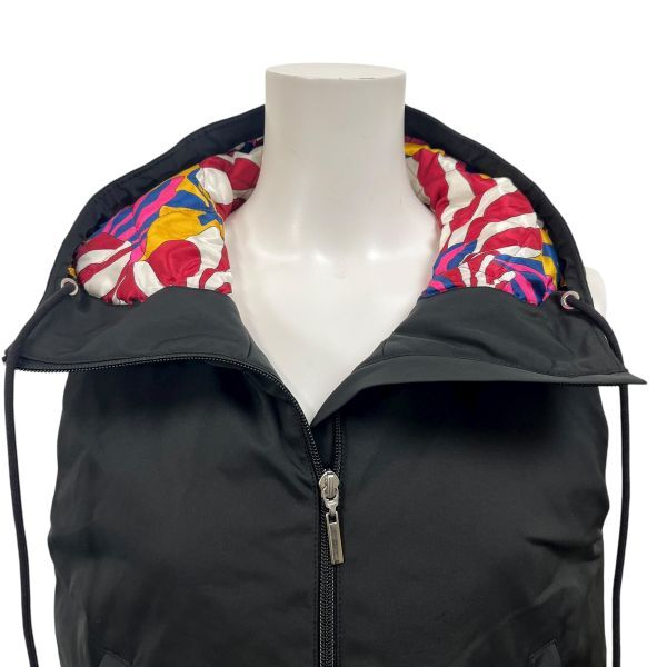 未使用 ジュンコシマダ 49AV.junko shimada 中綿ベスト フード 袖なしダブルジップ 黒 サイケ柄 40 L 11号 レディース S5X055_画像3