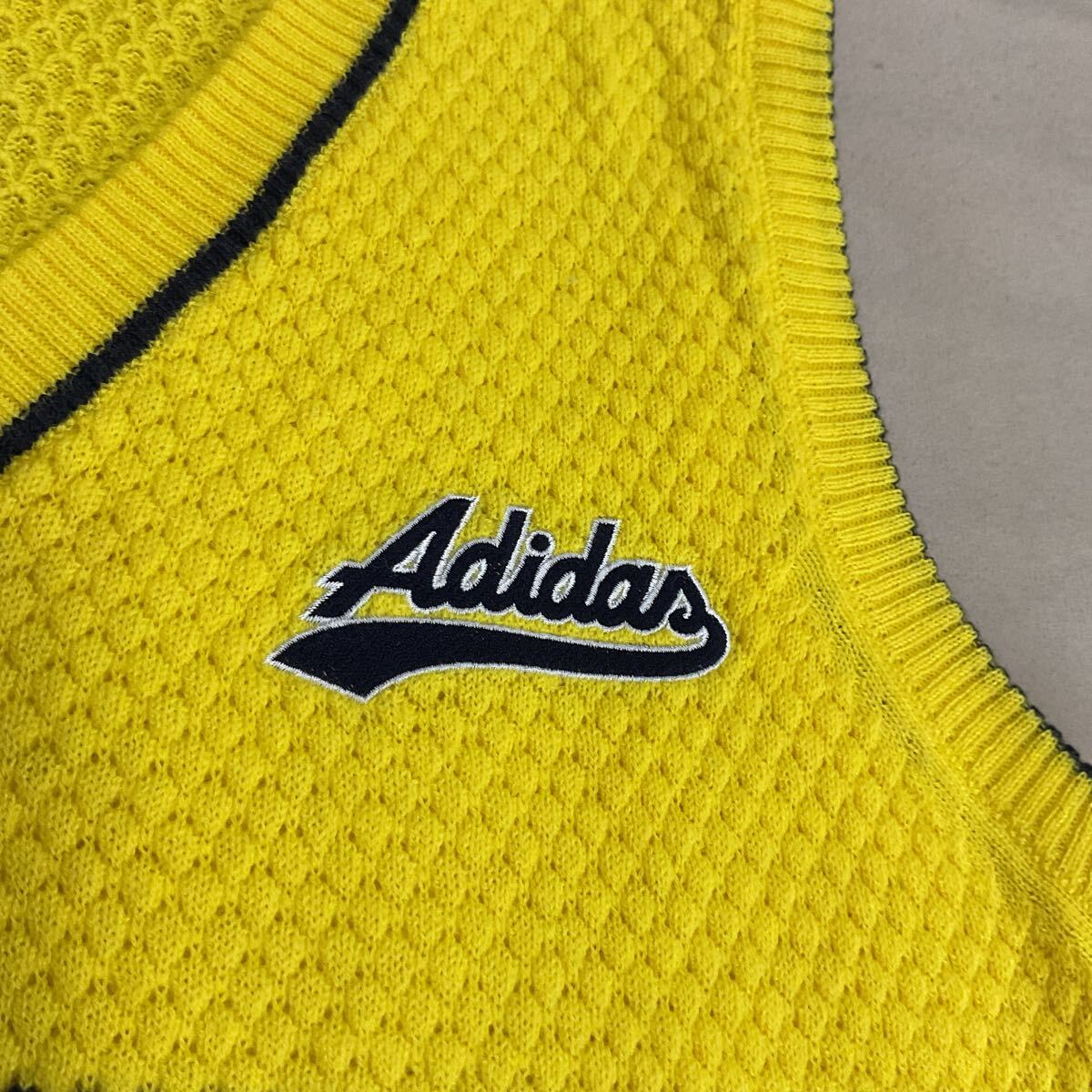 【超美品】adidas GOLF アディダスゴルフ テーラーメイドレディースM ニットベスト ゴルフウェア ニット ベスト Vネックベスト ワッペン　_画像3