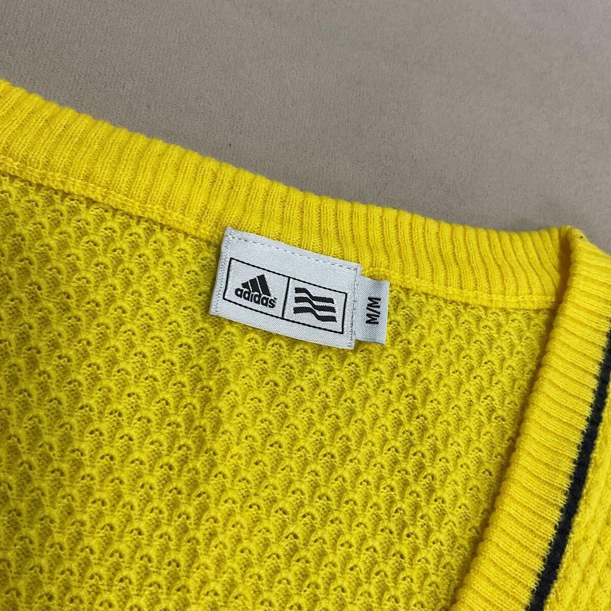 【超美品】adidas GOLF アディダスゴルフ テーラーメイドレディースM ニットベスト ゴルフウェア ニット ベスト Vネックベスト ワッペン　_画像5