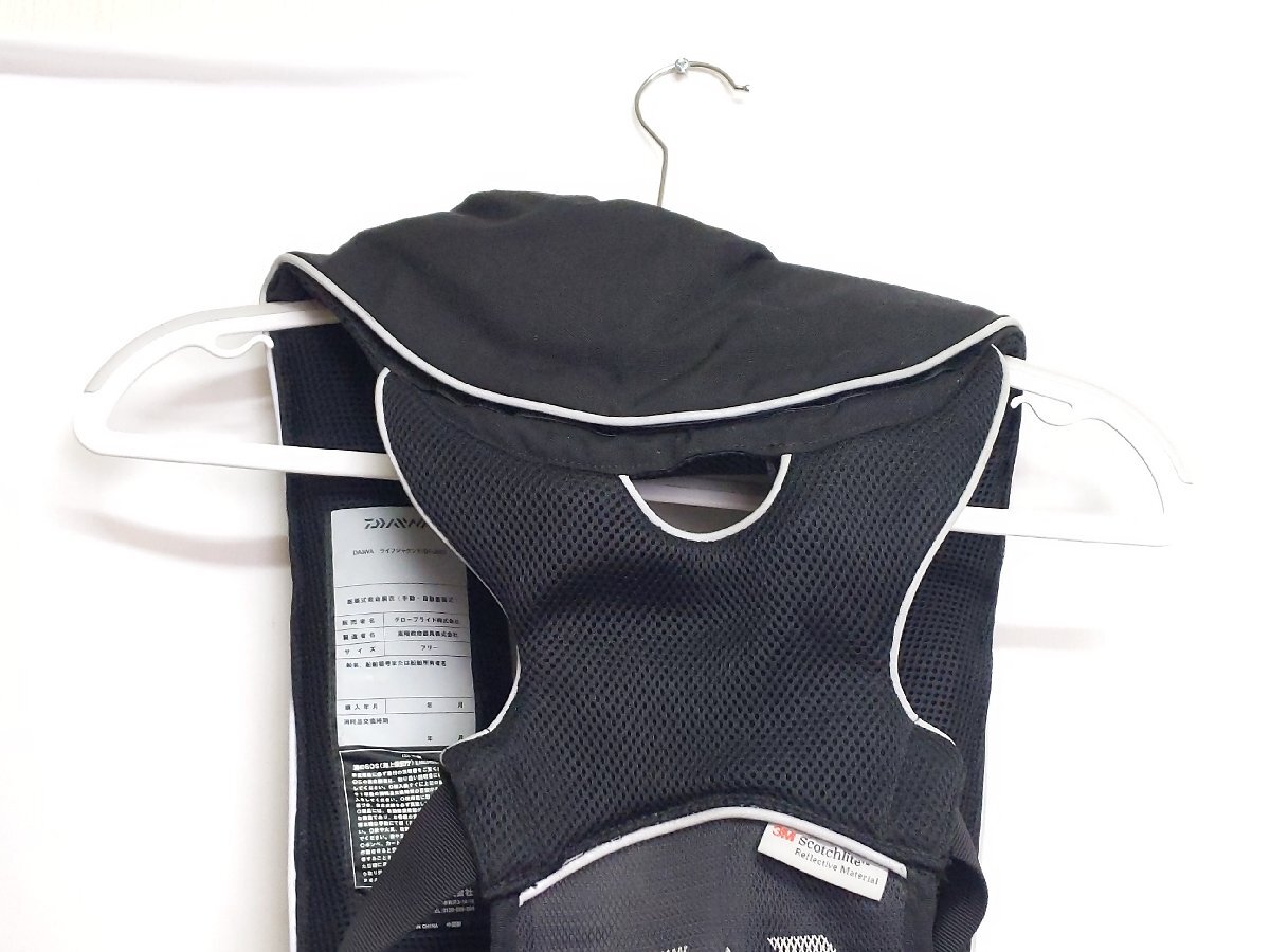 ①(管29819)ダイワ DF-2000 ウォッシャブルライフジャケット 肩掛け式 桜マーク有 ブラック 小型船舶用救命胴衣_画像6