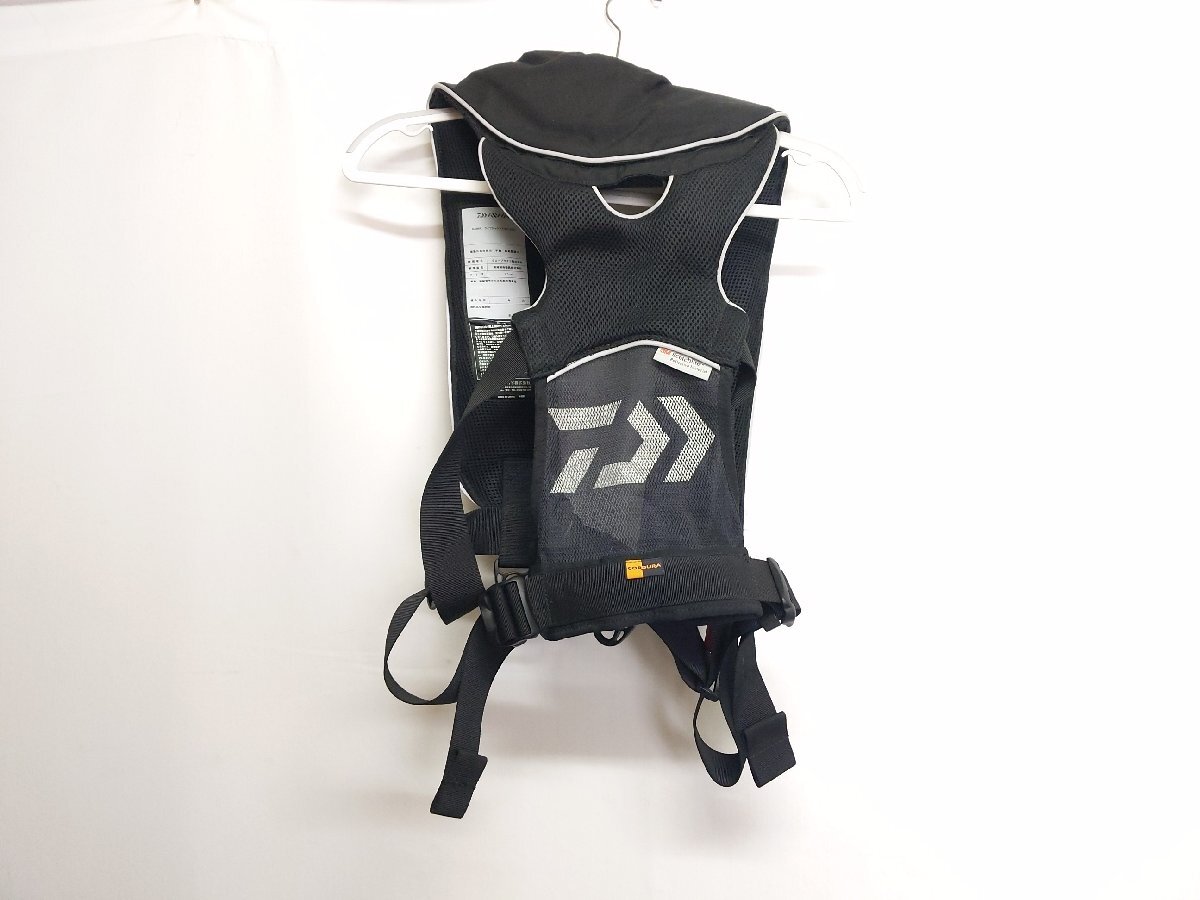 ①(管29819)ダイワ DF-2000 ウォッシャブルライフジャケット 肩掛け式 桜マーク有 ブラック 小型船舶用救命胴衣_画像5