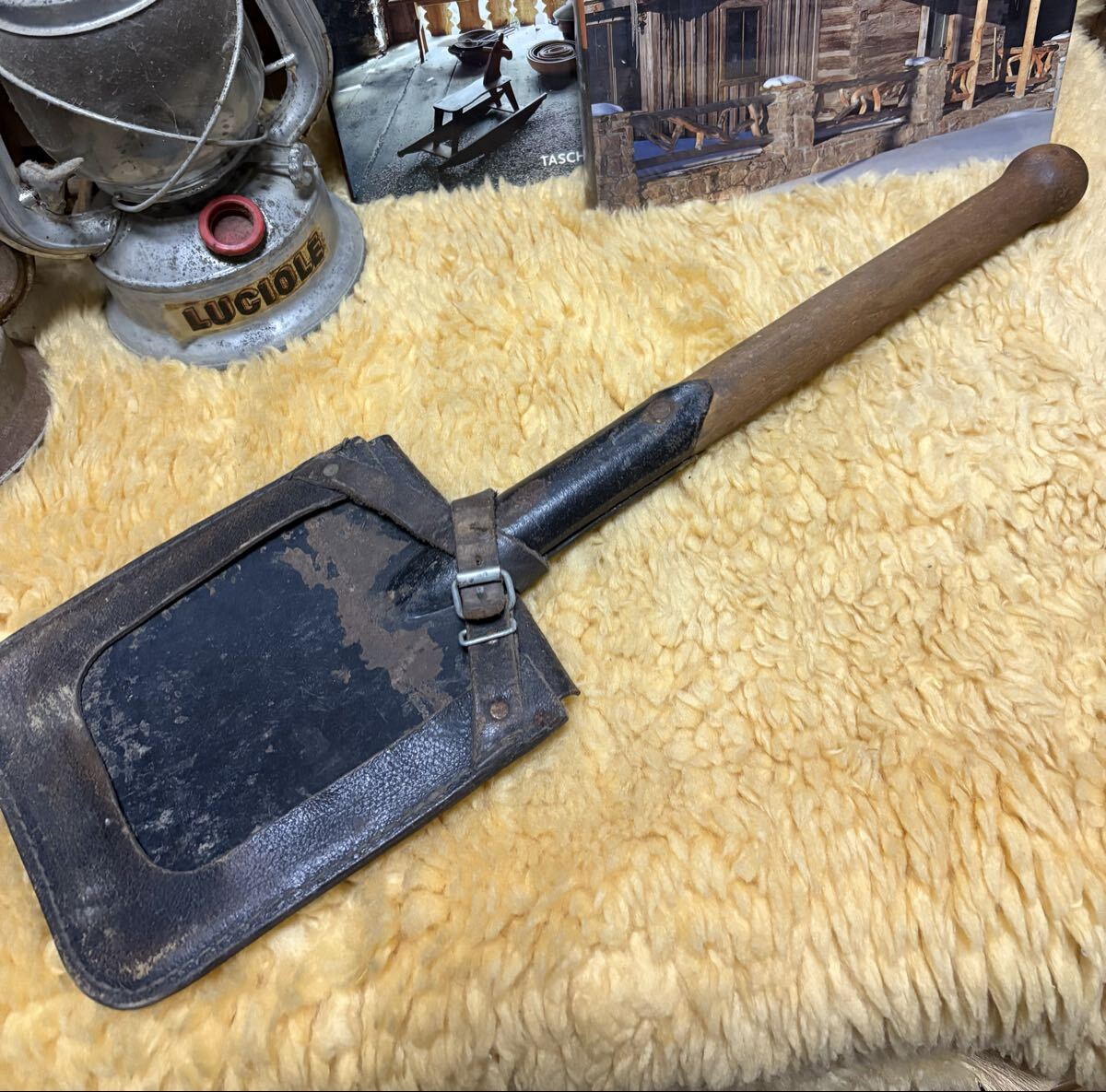 ビンテージ スコップ シャベル 革製カバー付 キャンプギア アウトドア 軍用軍物ミリタリー ジャンクガーデン山小屋キャビン薪割ガレージ_画像2