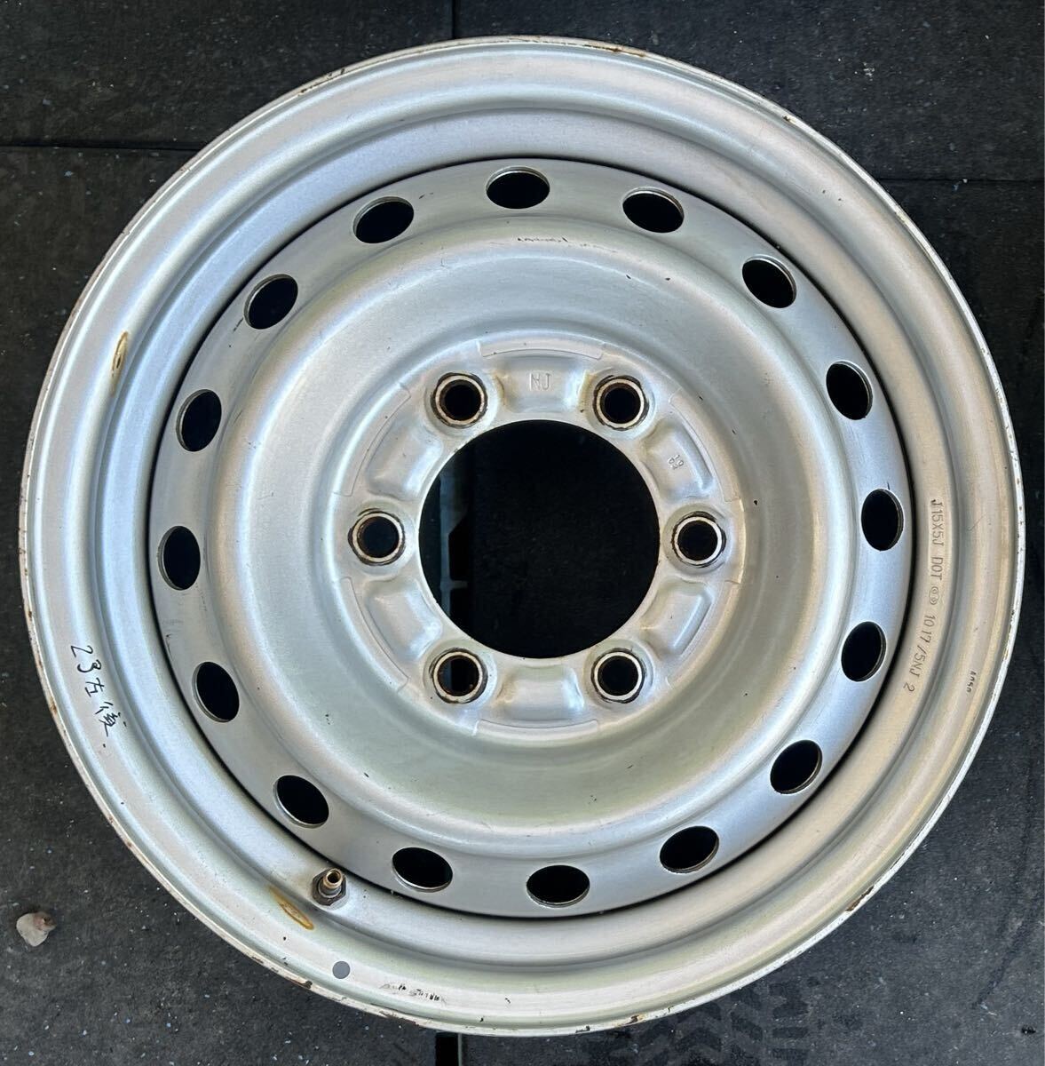 15インチスチールホイール　4本セット トヨエース/ダイナ純正刻印NJ 6穴 PCD139.7 ET+30 15×5J ハブ106mm 汚れ、サビ、腐食あり_画像4