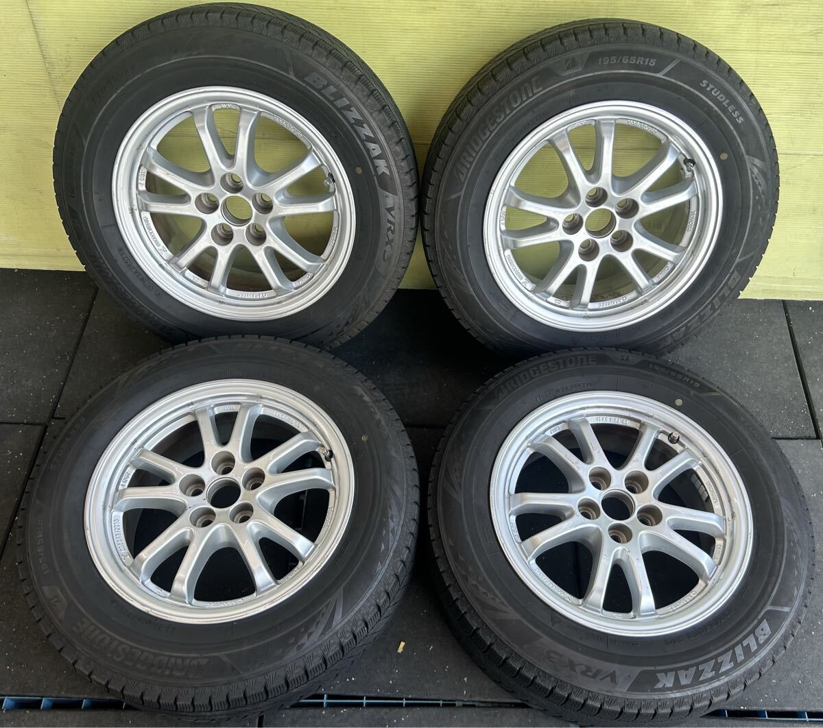 195/65R15 2021年スタッドレス ブリヂストン タイヤアルミセット トヨタ純正 5穴PCD100ET+40 15×6.5Jハブ54mmプリウス カローラスポーツ　_画像2