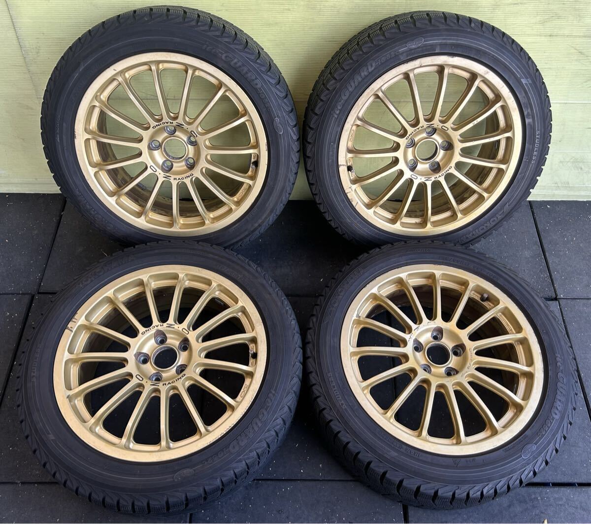 215/50R17 2020年スタッドレス ヨコハマice GUARD IG52 タイヤアルミセット O・Z 5穴 PCD100 ET+48 17×7J ハブ56mm_画像1