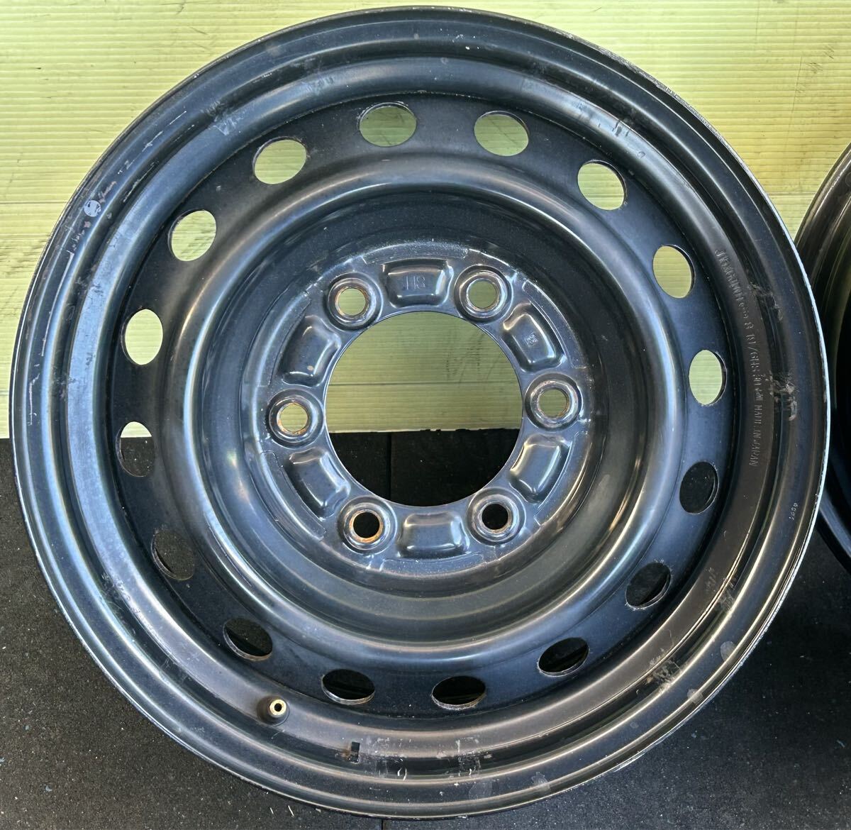 15インチスチールホイール　４本セット　200系ハイエース純正スチール 刻印HS 6穴PCD139.7 ET+35 15×6J ハブ106mm カバー付き_画像8