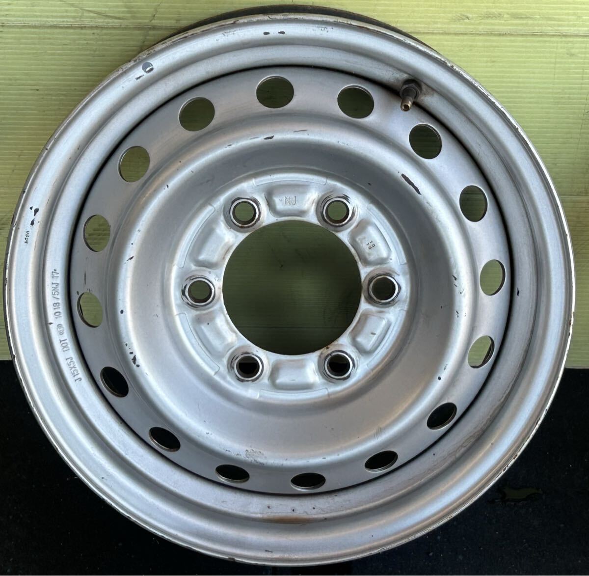 15インチスチールホイール　4本セット トヨエース/ダイナ純正刻印NJ 6穴 PCD139.7 ET+30 15×5J ハブ106mm汚れ、サビ、腐食あり_画像8