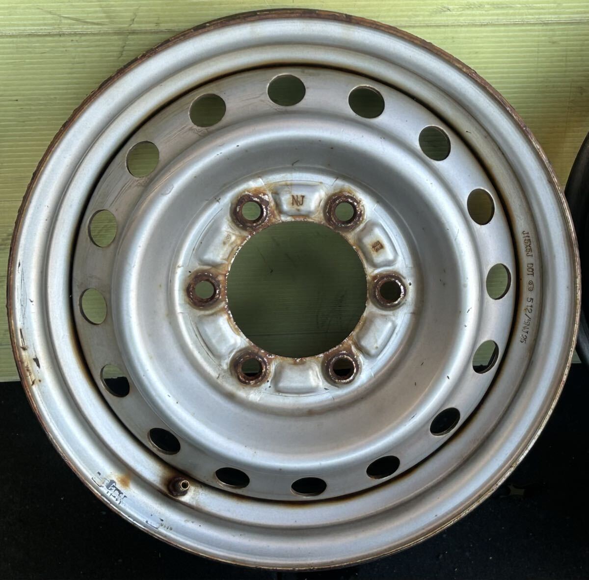 15インチスチールホイール　4本セット トヨエース/ダイナ純正刻印NJ 6穴 PCD139.7 ET+30 15×5J ハブ106mm 汚れ、サビ、腐食あり_画像8