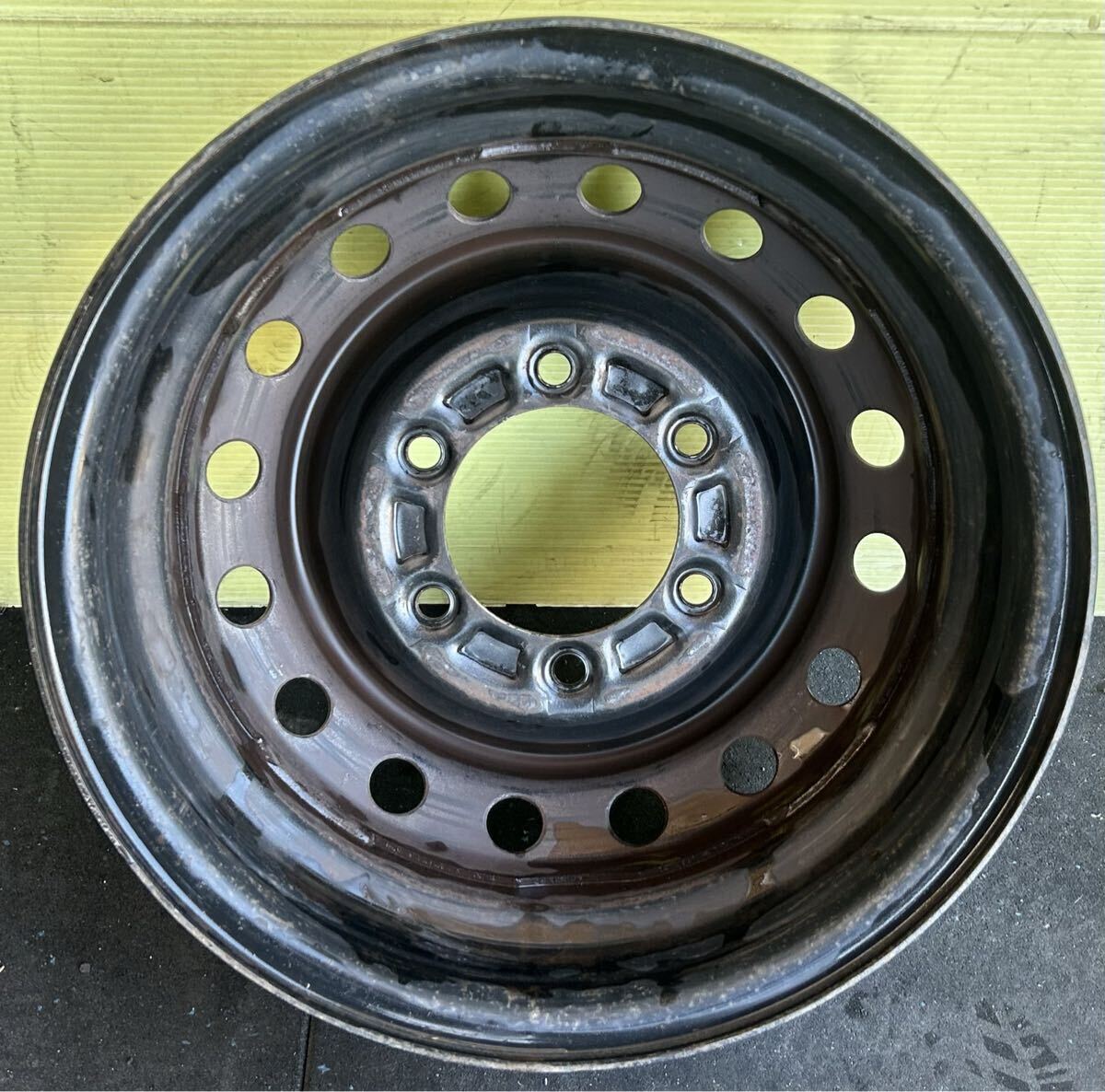 15インチスチールホイール　4本セット トヨエース/ダイナ純正刻印NJ 6穴 PCD139.7 ET+30 15×5J ハブ106mm 汚れ、サビ、腐食あり_画像7