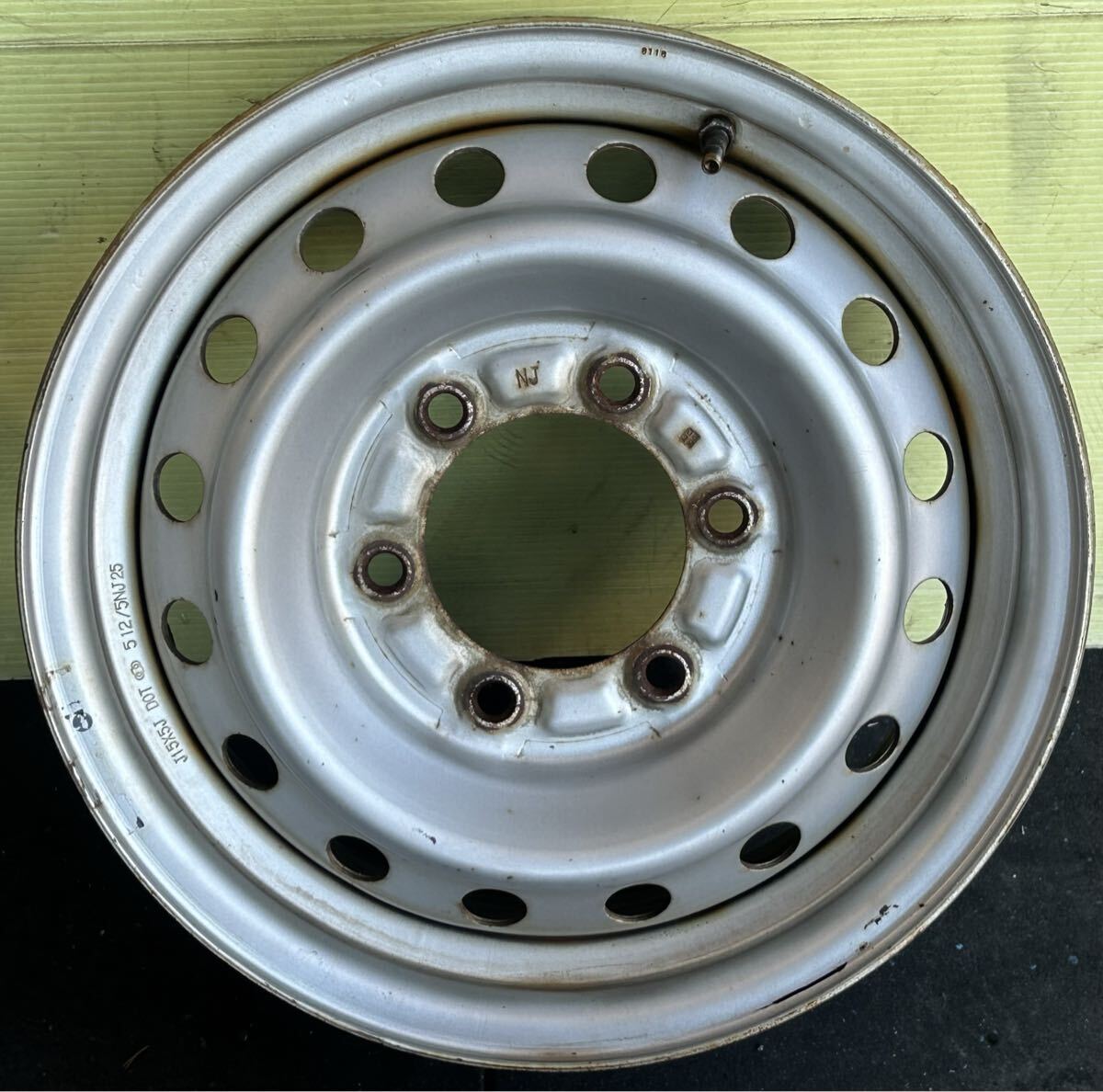 15インチスチールホイール　4本セット トヨエース/ダイナ純正刻印NJ 6穴 PCD139.7 ET+30 15×5J ハブ106mm汚れ、サビ、腐食あり_画像6