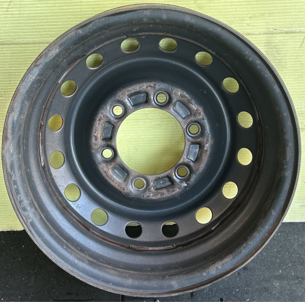 15インチスチールホイール　4本セット トヨエース/ダイナ純正刻印NJ 6穴 PCD139.7 ET+30 15×5J ハブ106mm汚れ、サビ、腐食あり_画像7