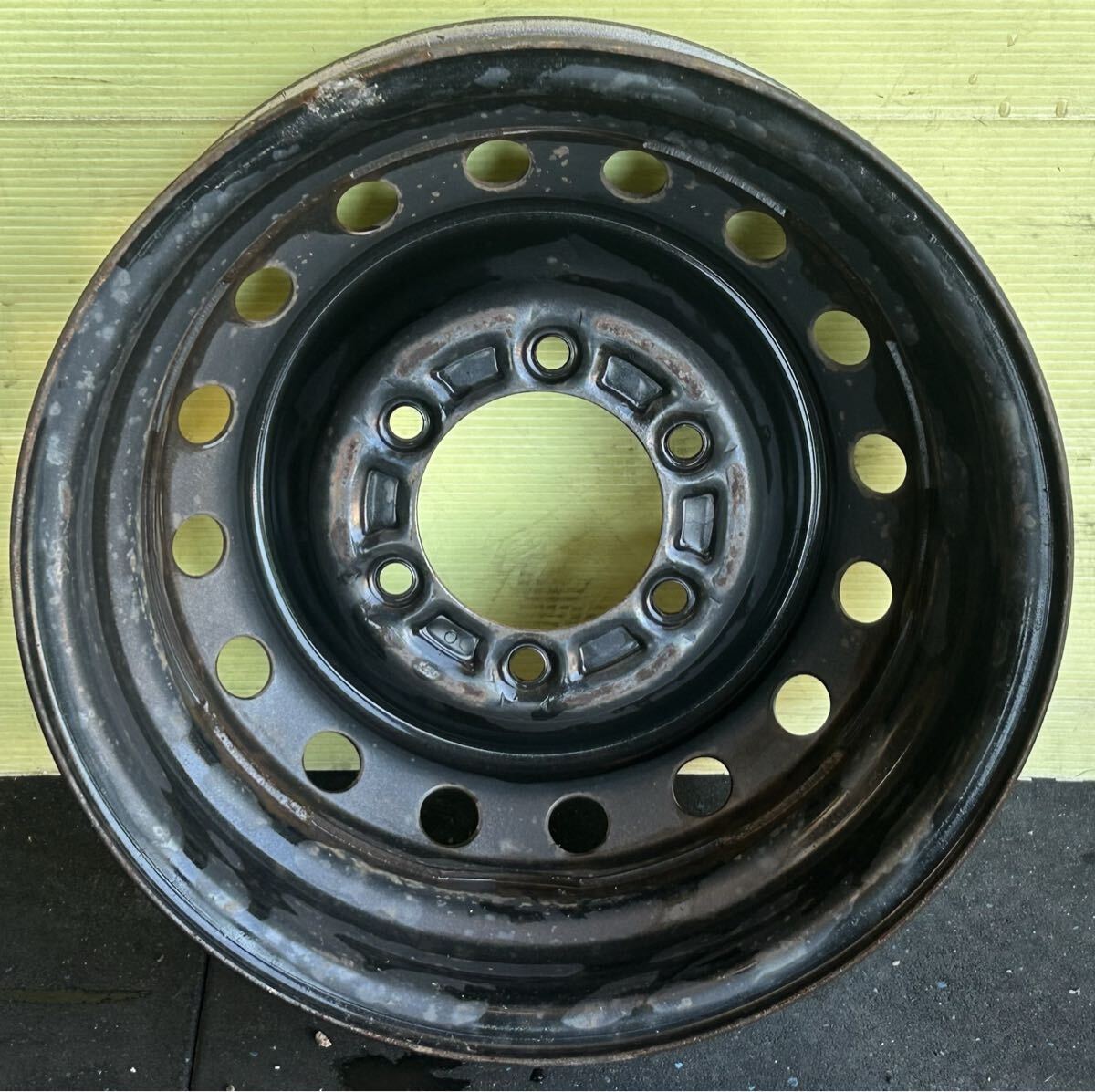 15インチスチールホイール　4本セット トヨエース/ダイナ純正刻印NJ 6穴 PCD139.7 ET+30 15×5J ハブ106mm 汚れ、サビ、腐食あり_画像9