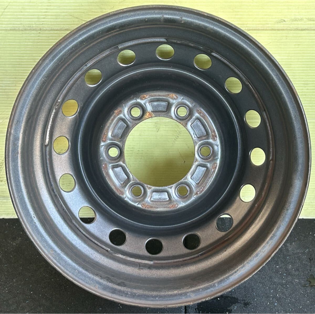 15インチスチールホイール　4本セット トヨエース/ダイナ純正刻印NJ 6穴 PCD139.7 ET+30 15×5J ハブ106mm汚れ、サビ、腐食あり_画像9