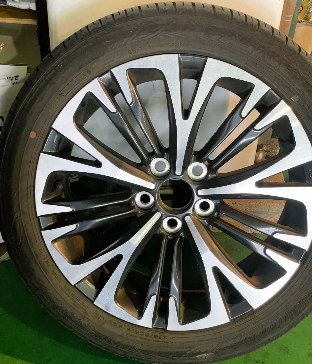 【中古タイヤ付き純正アルミホイル】現行ヤリスクロス用　18インチ7Ｊ　5穴　1本のみ★木ネジ刺さってます　8000km走行　ジャンク扱い_画像3