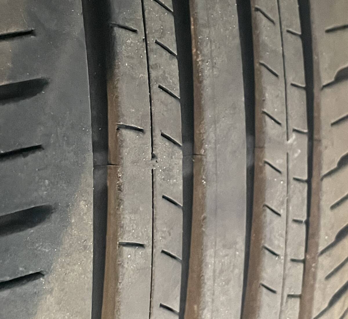 【中古タイヤ付き純正アルミホイル】現行ヤリスクロス用　18インチ7Ｊ　5穴　1本のみ★木ネジ刺さってます　8000km走行　ジャンク扱い_画像5